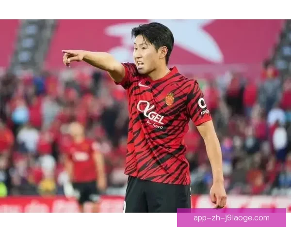 李刚仁亚洲杯小组赛惊艳任意球破门助力球队晋级